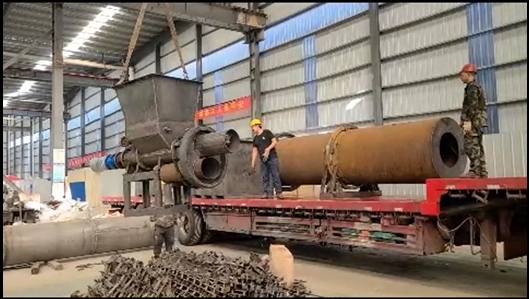 椰殼炭化設(shè)備高效裝車,分秒必爭(zhēng)